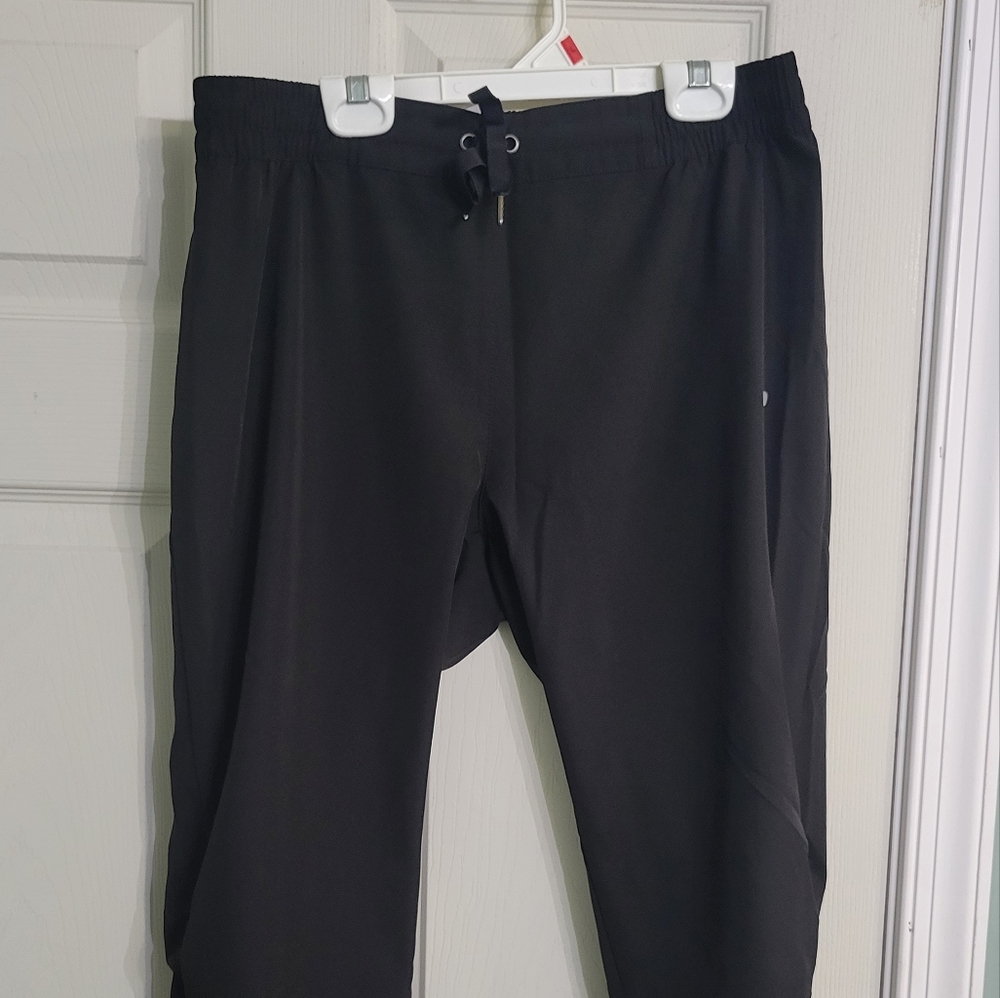 Marika Stretch Woven Yoga Capris Black Womens Medium
